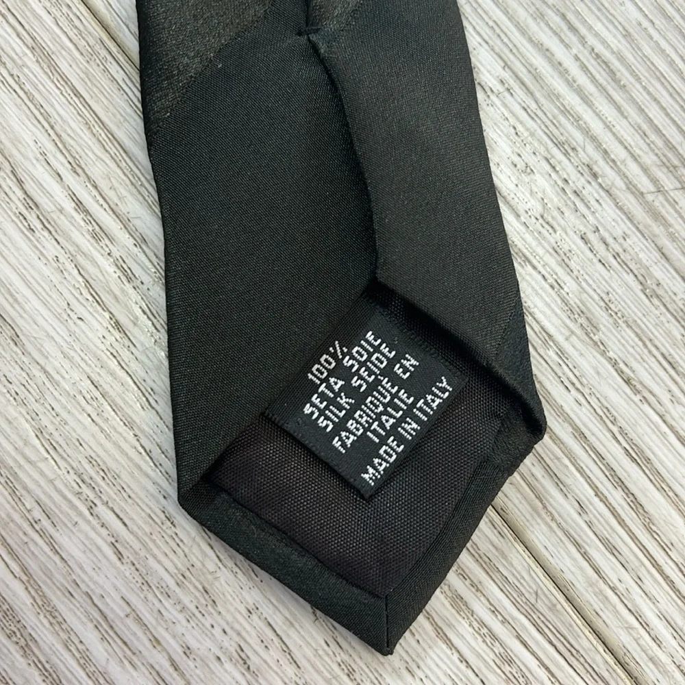 Hugo Boss Black Gold Wavy Pattern Tie 100% Silk Made in Italy